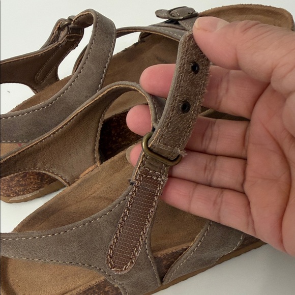 Wear Ever Brown Strap Comfort Footbed Sandals Size 6 - Picture 7 of 10